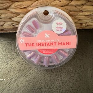 Olive and June ‘Lavender Chrome’ Short Squoval Press-On Nails